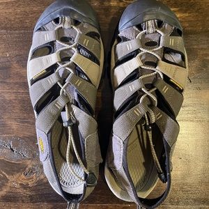 Size 11 Men’s Keens barely worn